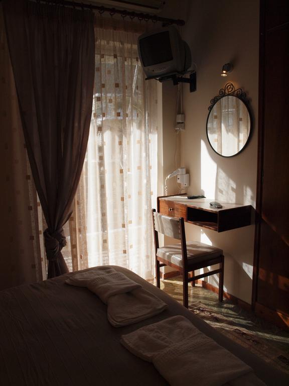 Noufara Hotel Kamena Vourla Exteriör bild