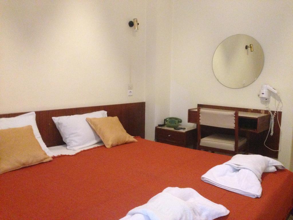 Noufara Hotel Kamena Vourla Exteriör bild