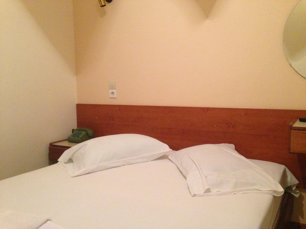 Noufara Hotel Kamena Vourla Exteriör bild