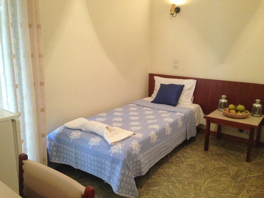 Noufara Hotel Kamena Vourla Exteriör bild