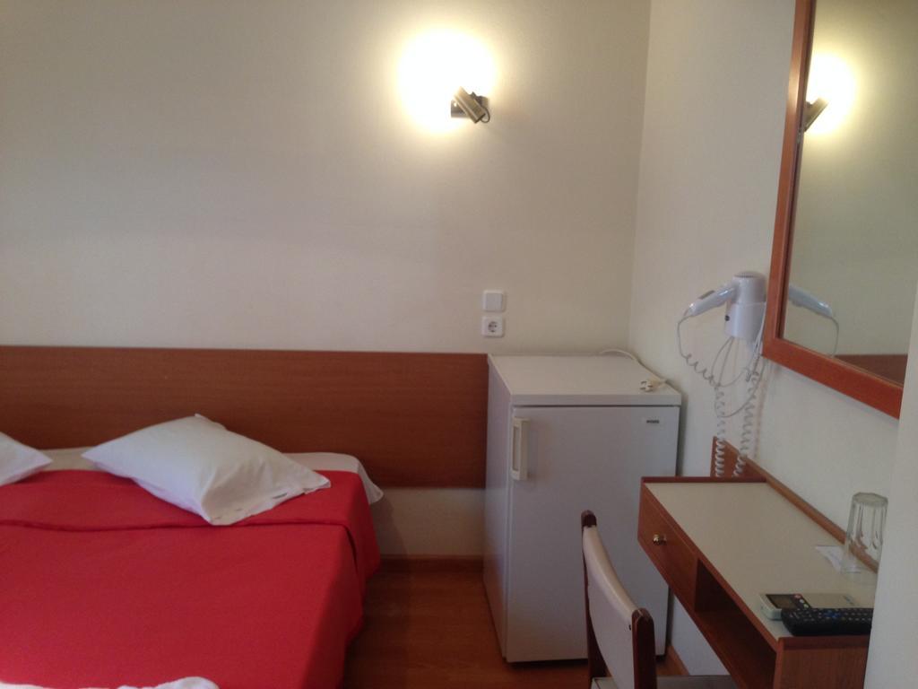 Noufara Hotel Kamena Vourla Exteriör bild