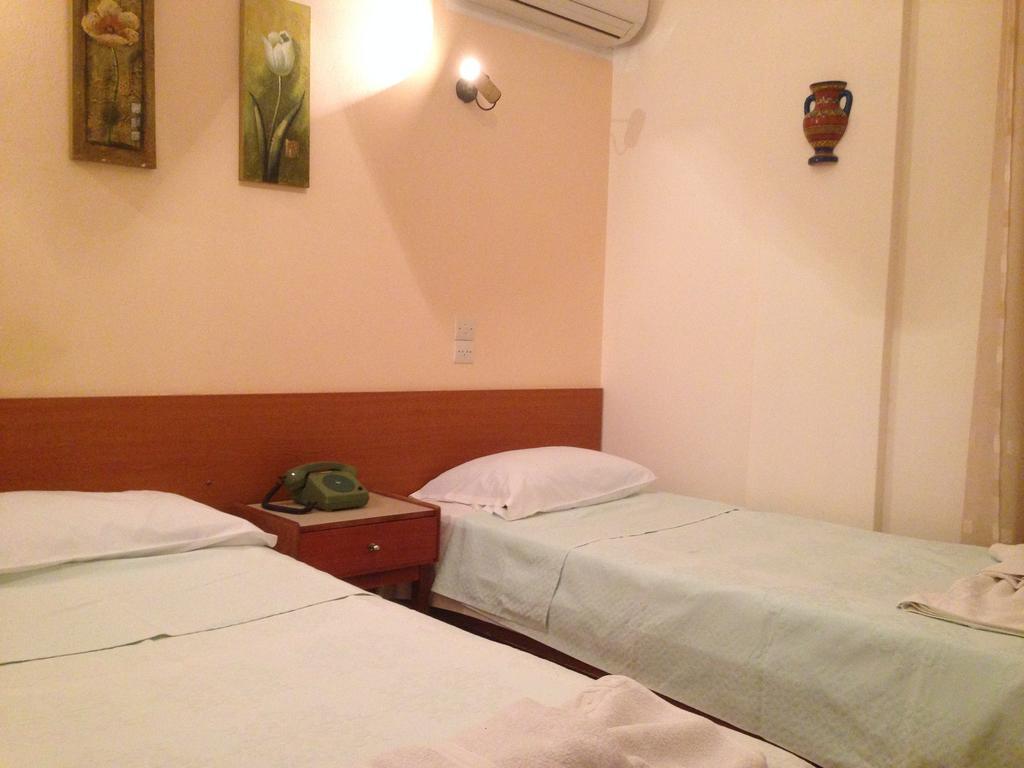 Noufara Hotel Kamena Vourla Rum bild
