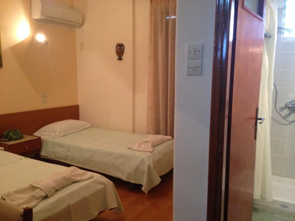 Noufara Hotel Kamena Vourla Rum bild
